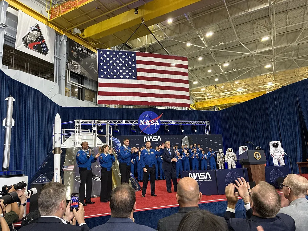 President Donald J. Trump awards NASA astronauts Reid Wiseman, Victor Glover, and Christina Koch, and CSA astronaut Jeremy Hansen the Congressional Space Medal of Honor at Johnson Space Center in Houston, 28 August 2026.