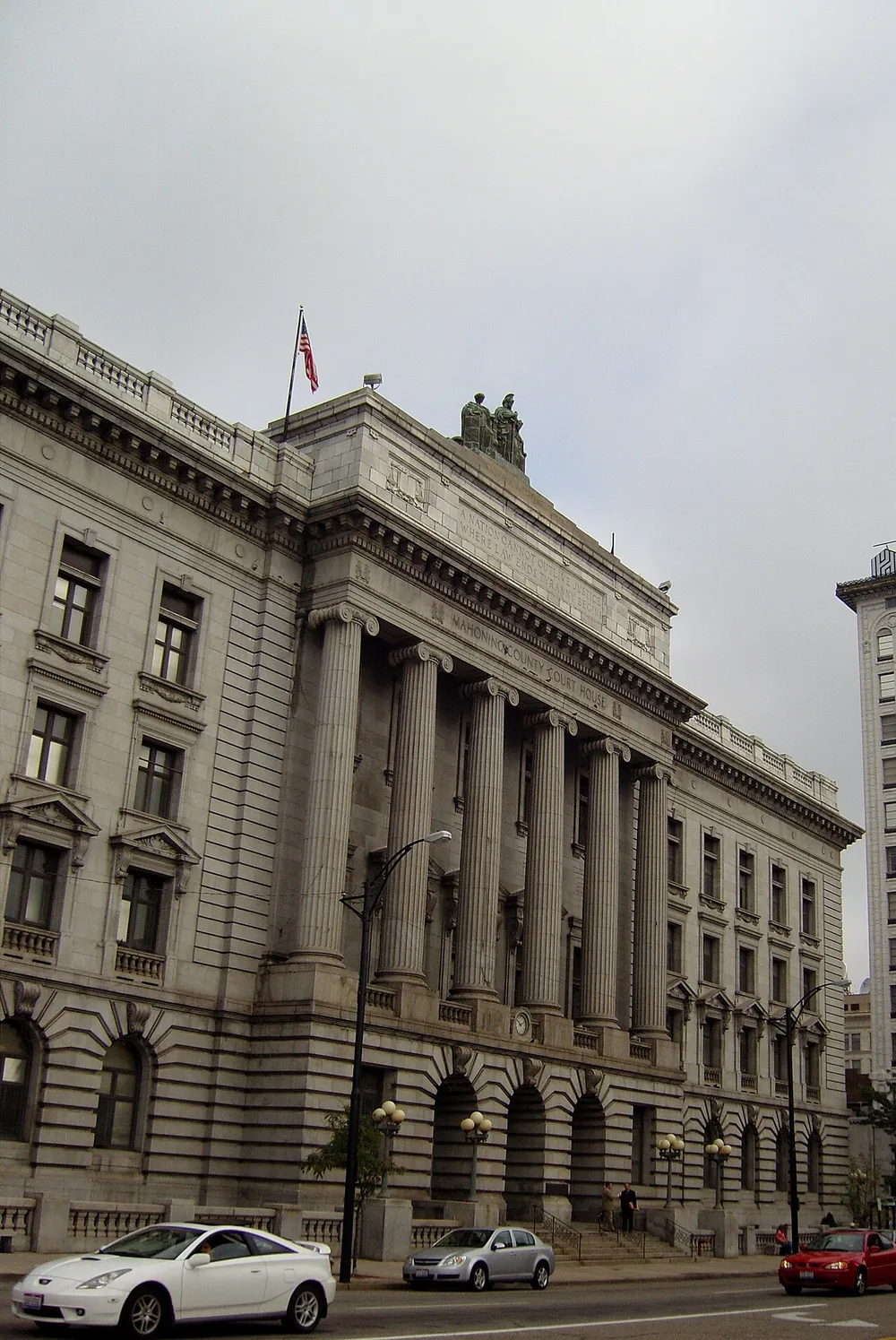Entrance of the Mahoning County Courthouse in Youngstown, Ohio.