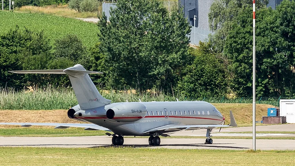 A VistaJet Bombardier BD-700-1A10 Global 6000 (9H-VJW) at Zurich International Airport on 29 June 2017.