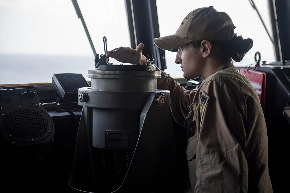 The guided-missile destroyer USS Mason (DDG 87) transits the Bab al-Mandeb Strait.