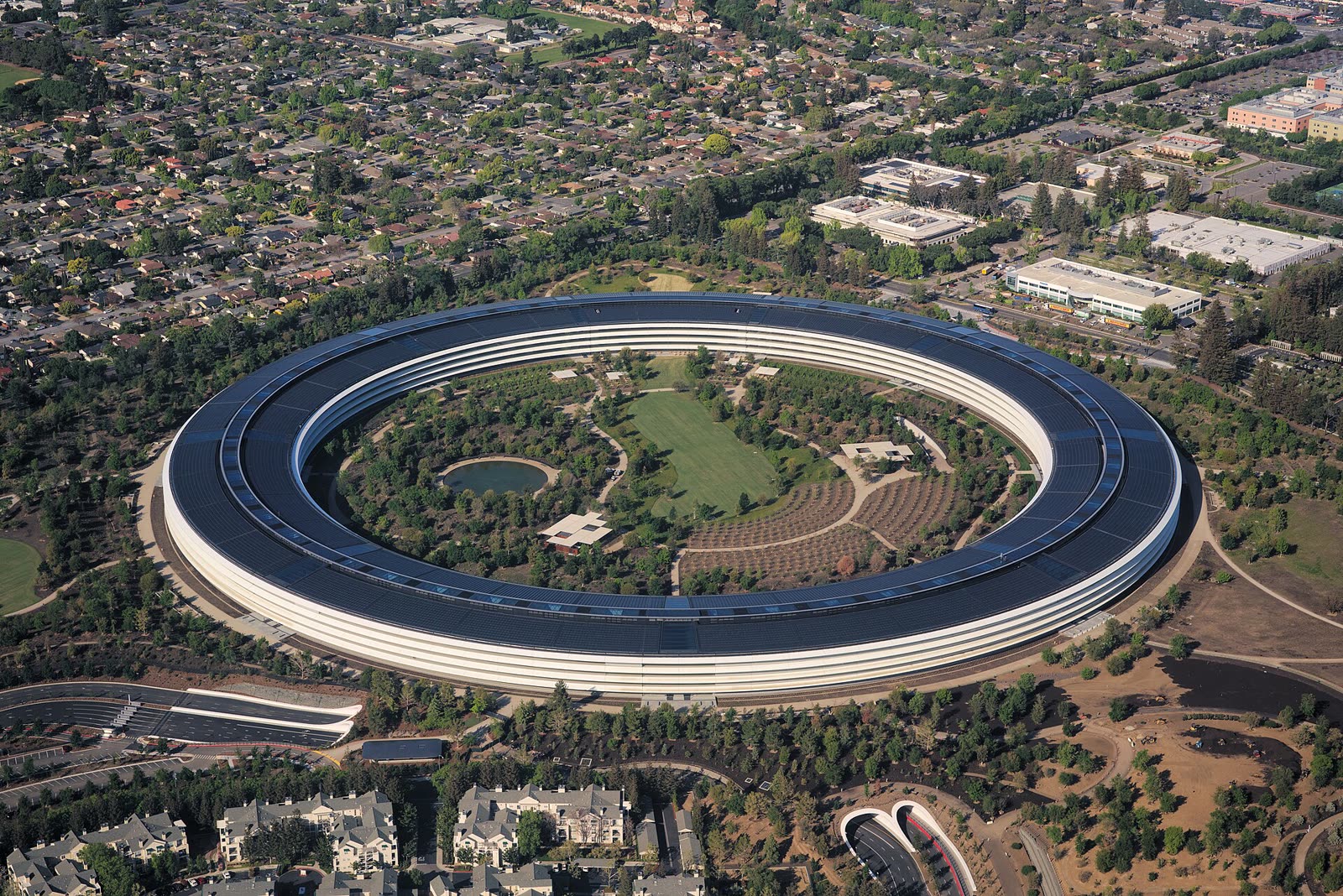 Aerial view of Apple Park, Cupertino.